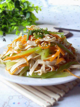 丝丝清爽家常味——————凉拌彩丝的做法步骤:9