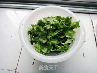 芹叶蛋花汤的做法步骤:2