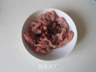 青椒榨菜肉丝的做法步骤：2