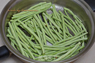 干煸豆角的做法步骤:5