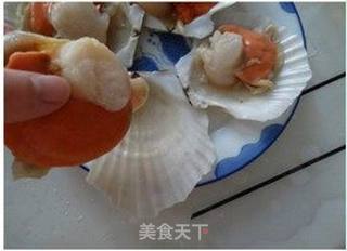 一定要试一试的集鲜美、有面儿、快手为一体的宴客菜——蒜蓉粉丝蒸扇贝的做法步骤:2
