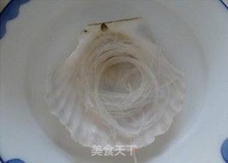 一定要试一试的集鲜美、有面儿、快手为一体的宴客菜——蒜蓉粉丝蒸扇贝的做法步骤：4