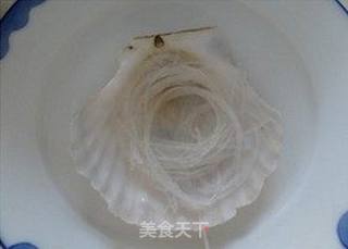 一定要试一试的集鲜美、有面儿、快手为一体的宴客菜——蒜蓉粉丝蒸扇贝的做法步骤:4