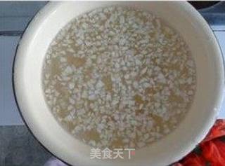 一定要试一试的集鲜美、有面儿、快手为一体的宴客菜——蒜蓉粉丝蒸扇贝的做法步骤:7