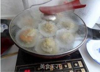 一定要试一试的集鲜美、有面儿、快手为一体的宴客菜——蒜蓉粉丝蒸扇贝的做法步骤:11
