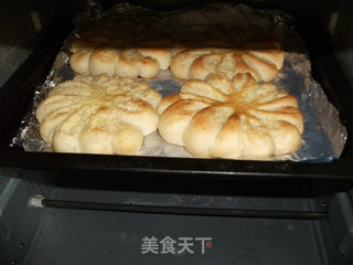 椰蓉花形面包的做法步骤:12