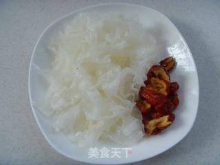 夏季养颜甜品---皂角米银耳羹的做法步骤:2
