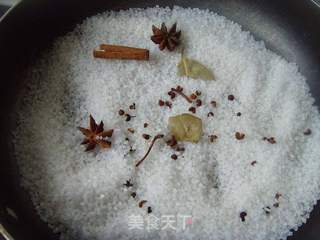 盐焗菜,最单纯的味道:---盐焗鹌鹑蛋的做法步骤:2