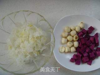 夏季养颜甜品---紫薯银耳莲子羹的做法步骤:2