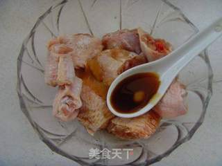 家常下饭菜---川香鸡翅的做法步骤:2