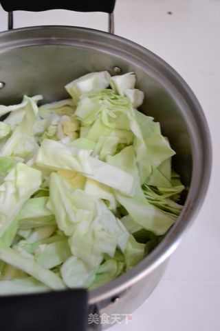 【腊味包菜炒饭】的做法步骤:3