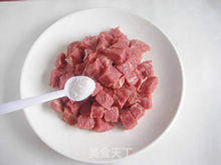 【蒜香牛肉粒】--- 喜欢那一口牛肉香的做法步骤:2