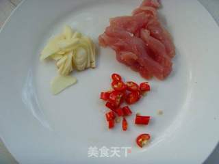 清脆爽口---小炒黄瓜片的做法步骤:2