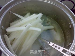萝卜丝鲫鱼汤的做法步骤:7
