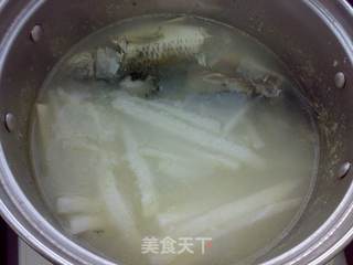 萝卜丝鲫鱼汤的做法步骤:8