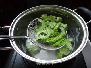 苦瓜拌牛肉的做法步骤:3