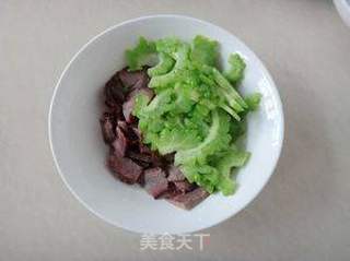 苦瓜拌牛肉的做法步骤:5