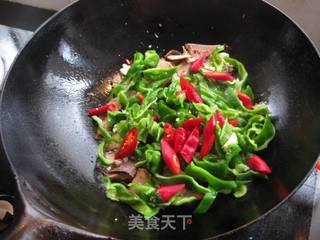 双椒炒牛肉的做法步骤：5