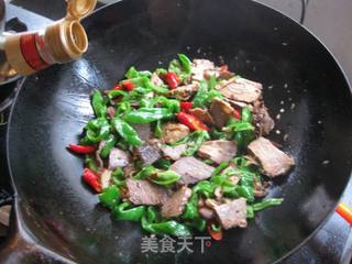 双椒炒牛肉的做法步骤：7