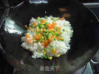 【四色蛋炒饭】----- 盛满绚丽的色彩的做法步骤:7