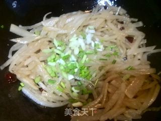 炝炒萝卜丝的做法步骤：6