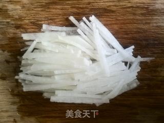 炝炒萝卜丝的做法步骤：2