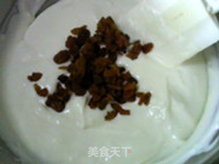 葡萄干酸奶冰激凌的做法步骤:7