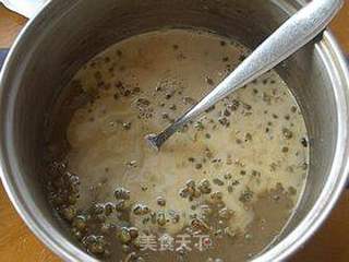 红糖绿豆沙冰棍的做法步骤:3