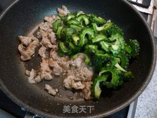 冲绳料理--鸡蛋豆腐炒苦瓜的做法步骤:5