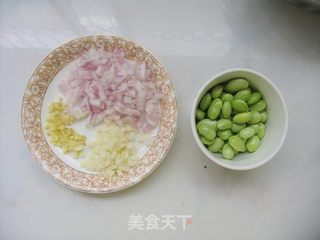 让米饭超有滋味——风味茄汁虾饭的做法步骤：2