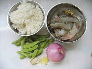 让米饭超有滋味——风味茄汁虾饭的做法步骤：1