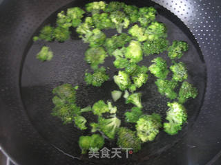 西兰花烩胡萝卜的做法步骤:4