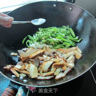 腊肉辣椒炒豆腐干的做法步骤：6