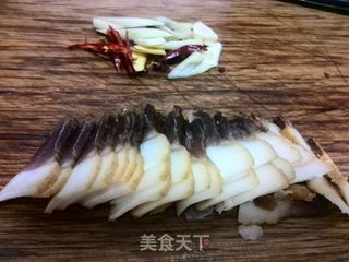 花菜炒腊肉的做法步骤:5