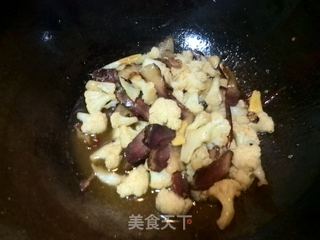 花菜炒腊肉的做法步骤:9