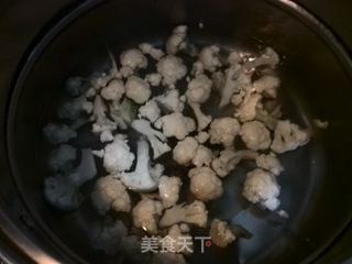 花菜炒腊肉的做法步骤:2