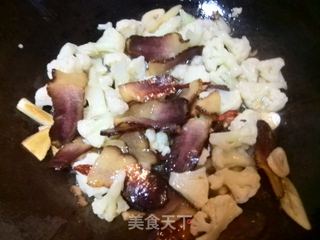 花菜炒腊肉的做法步骤:8