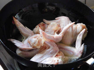 台湾名菜之一————————【 三杯蘑菇鸡翅】的做法步骤:3