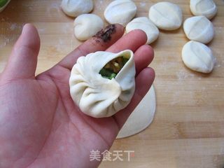 最爱这底子的香酥——豇豆肉末水煎包的做法步骤:9