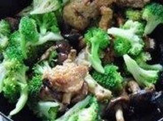 荤素的完美搭配————————【西兰花香菇烩酥肉】的做法步骤:11