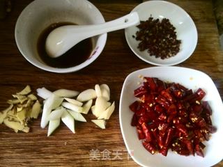 辣子鸡丁的做法步骤:2