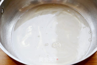 两种纯天然果汁混搭出不一样的口感——西瓜青提果冻杯的做法步骤:7