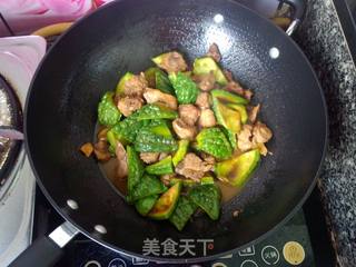 排骨焖苦瓜的做法步骤:11
