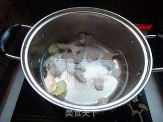 紫菜丝瓜瘦肉汤的做法步骤:3