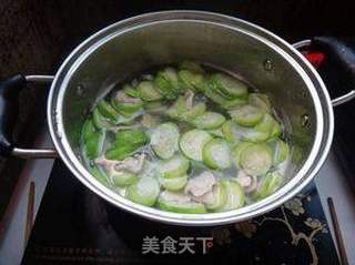 紫菜丝瓜瘦肉汤的做法步骤：4