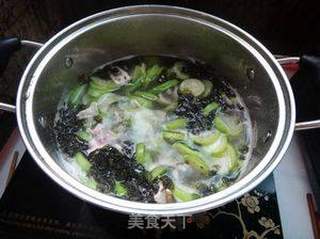 紫菜丝瓜瘦肉汤的做法步骤：5