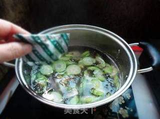 紫菜丝瓜瘦肉汤的做法步骤：6