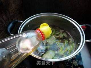 紫菜丝瓜瘦肉汤的做法步骤：7