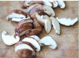 给肠胃减减负,夏日清爽菜——香菇荷兰豆小炒的做法步骤:2