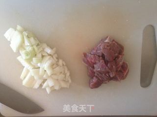 蒜香牛肉饭卷的做法步骤：1